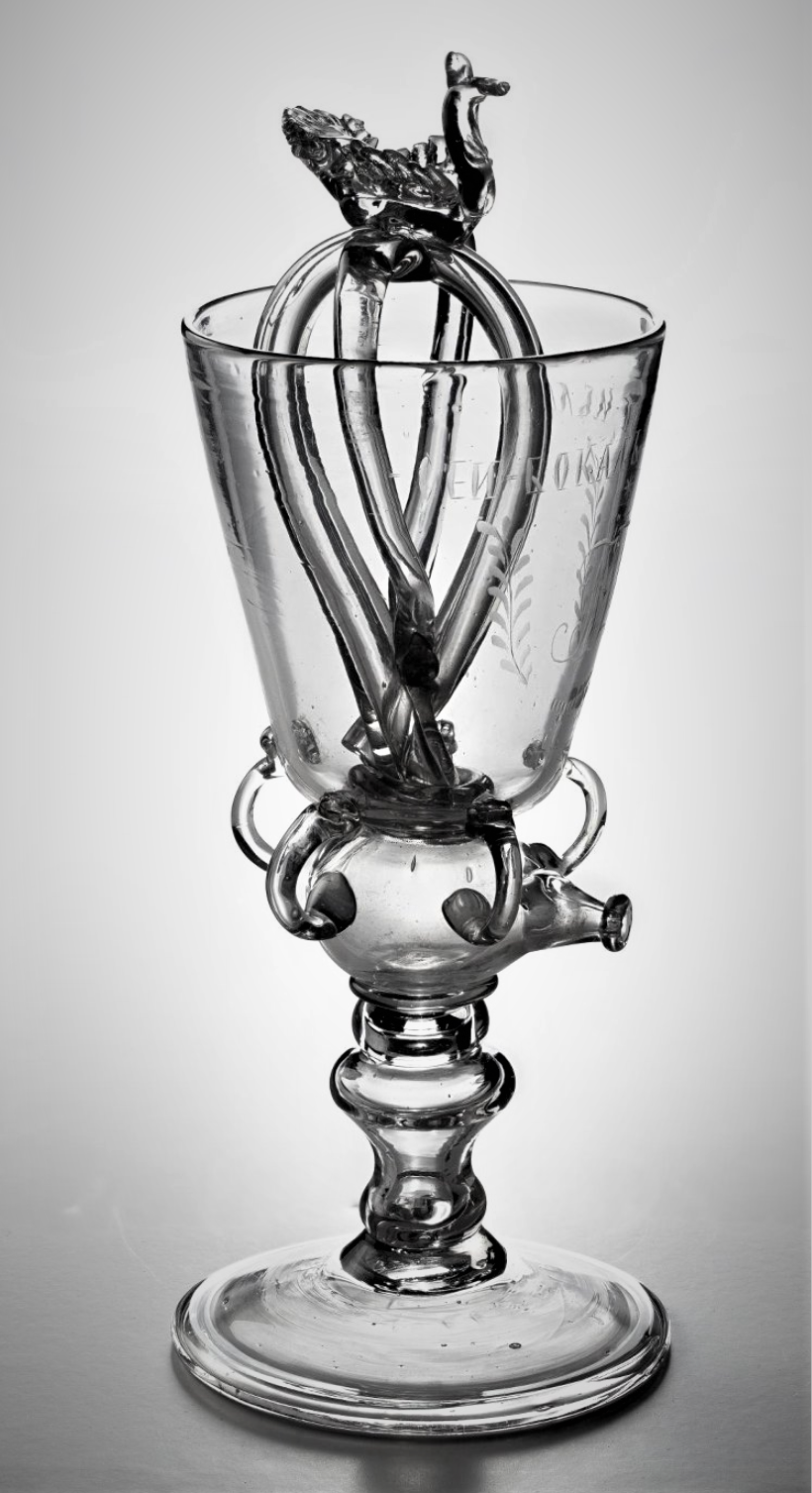 Кубок-шутиха. Бесцветное стекло, свободное выдувание, гравировка. Измайловский завод, конец XVII - начало XVIII века