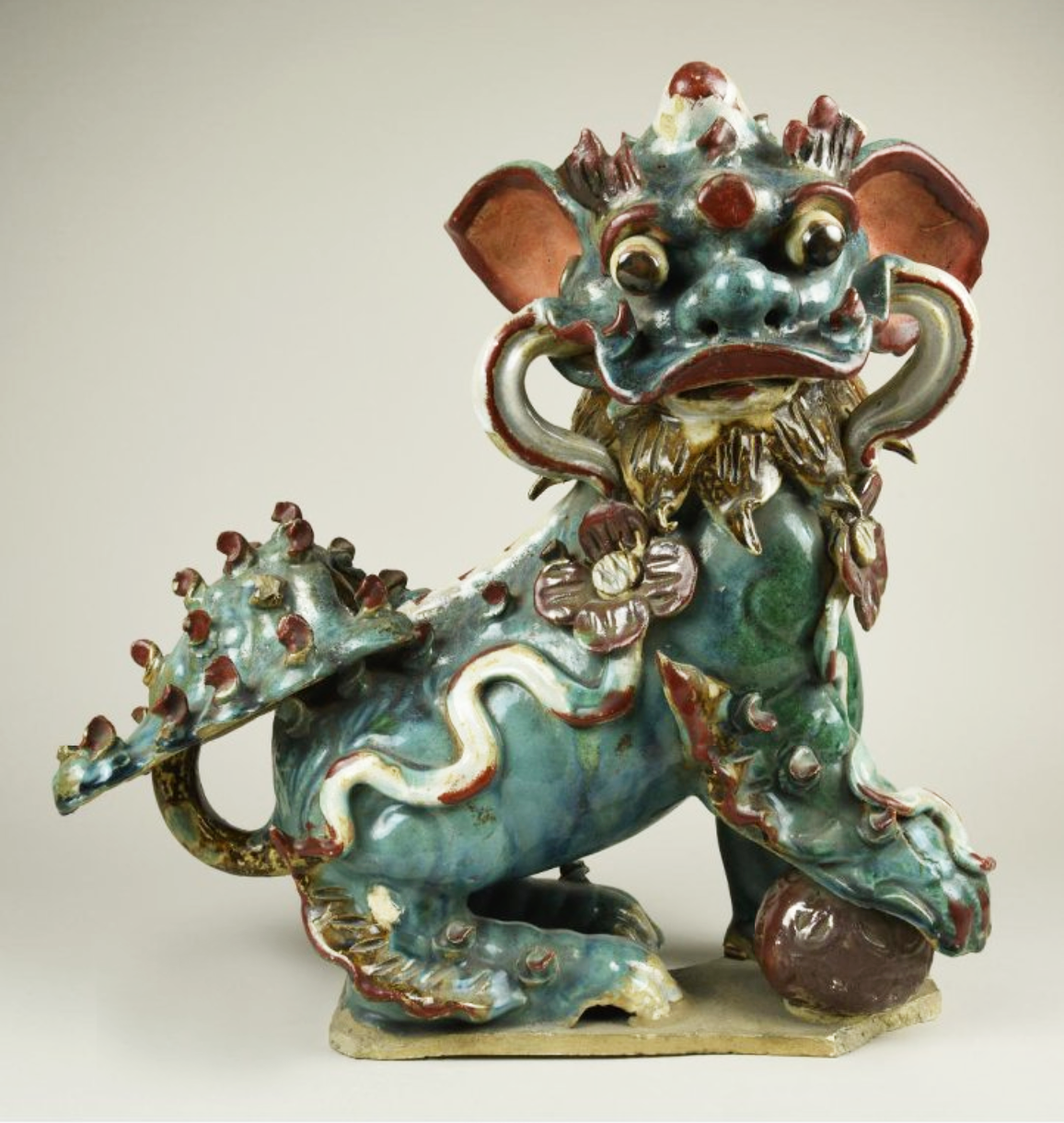 Скульптура парная «Собака Фу с шаром», символизирующая Ян. XVIII-XIX вв.