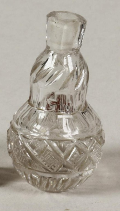 Флакон парфюмерный миниатюрный (высота 4,5 см). Нач. XIX в.