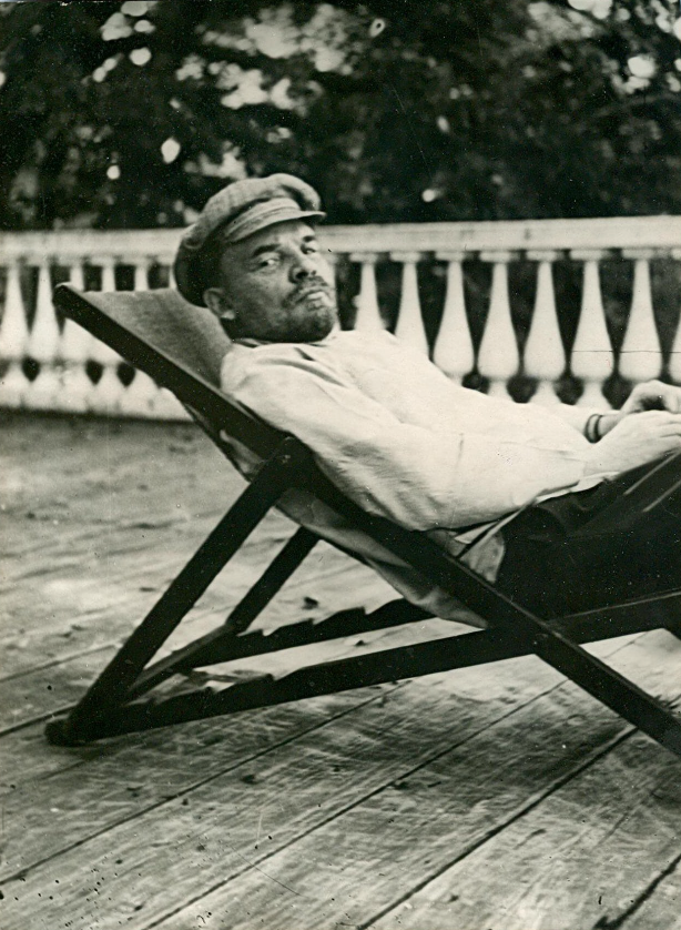 Ульянова М. И. Фотография. В. И. Ленин на отдыхе в Горках. 02.09 — 03.09.1922 г.