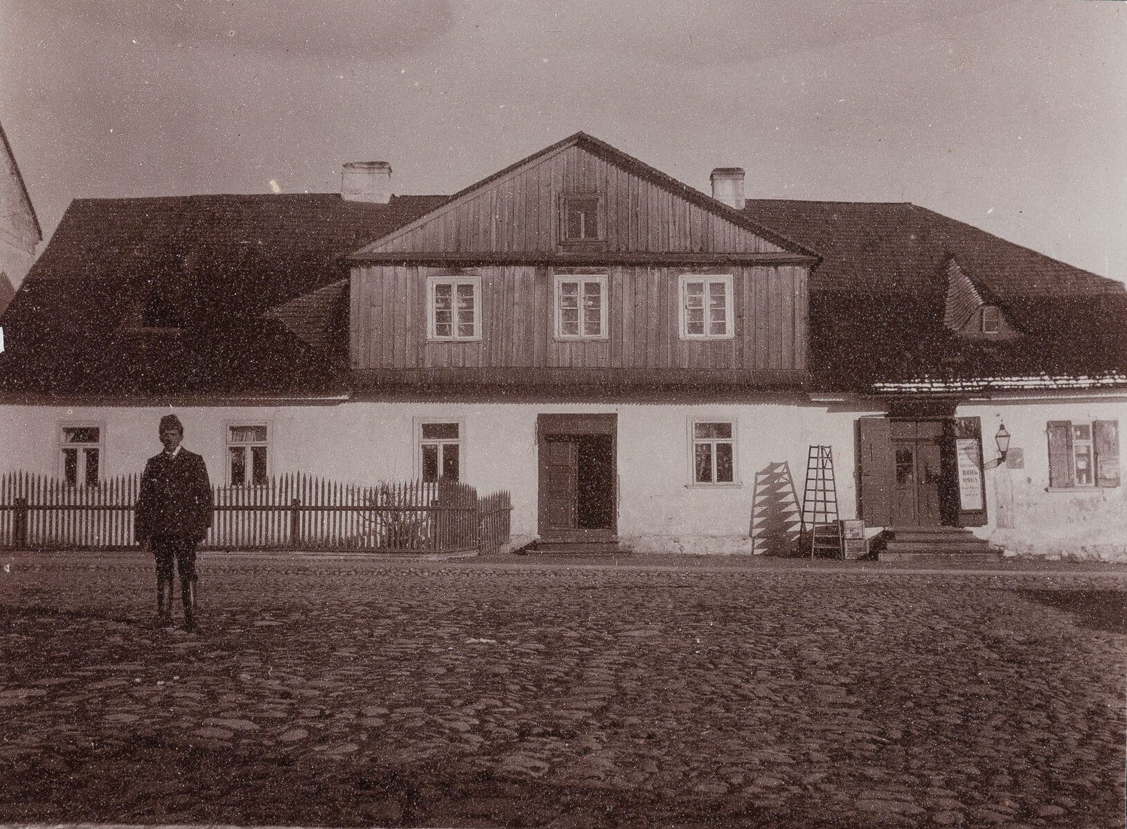 Наполеоновский дом в г. Сейны Сувалкской губернии. 1910 г. Бумага, серебряно-желатиновый отпечаток