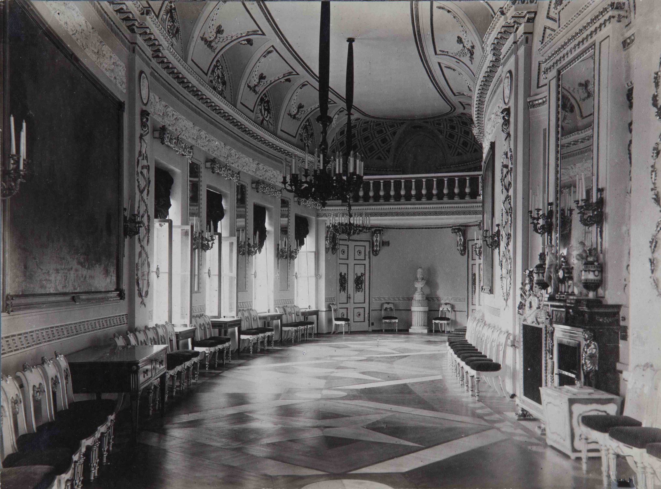 Фотограф К. К. Кубеш. Чесменская галерея в Гатчинском дворце. 1920-е гг. ГИМ