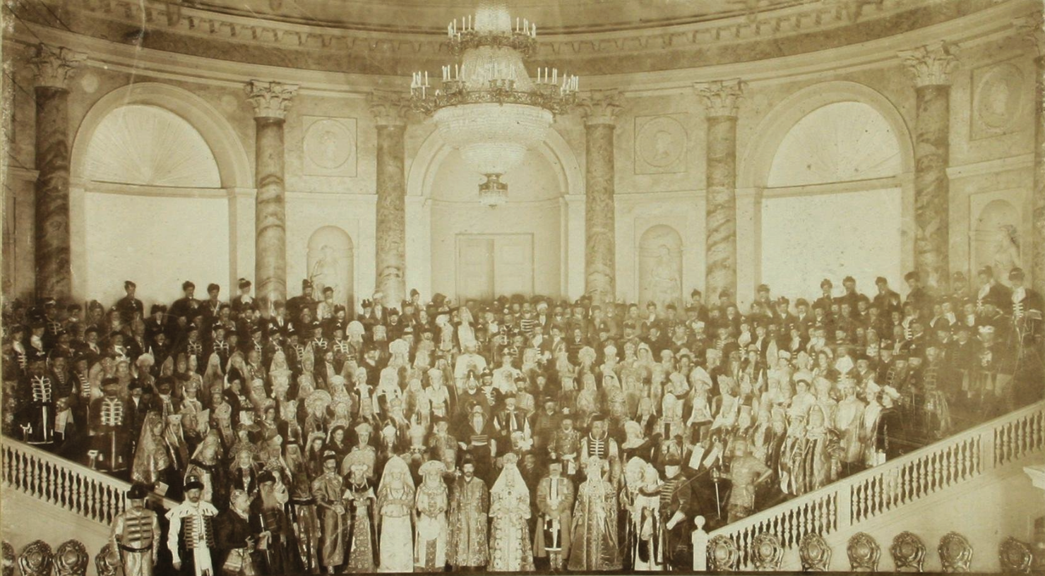 Участники исторического бала 1903 г. Неизвестный фотограф. 1903 г.