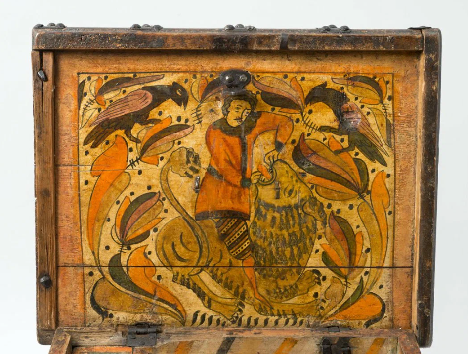 Сундук с композицией «Самсон, раздирающий пасть льва». Русский Север. Конец XVII-начало XVIII в. Сосна, железо, ковка